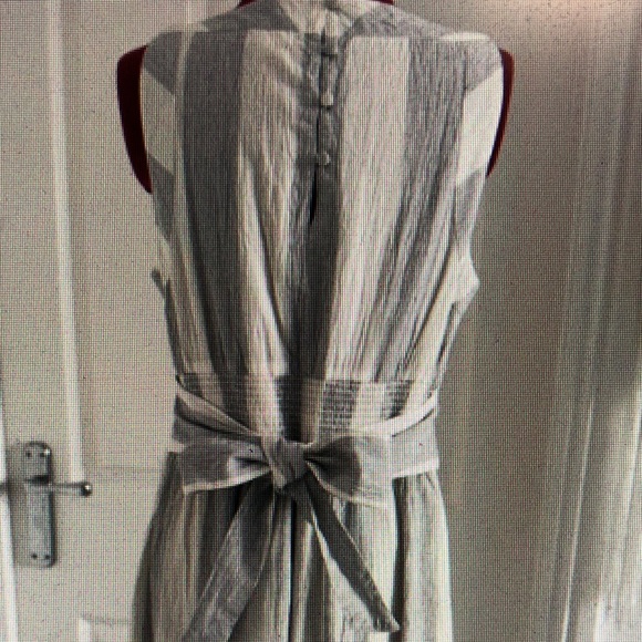 Elegant Gray Striped Dress - Picture 2 of 4